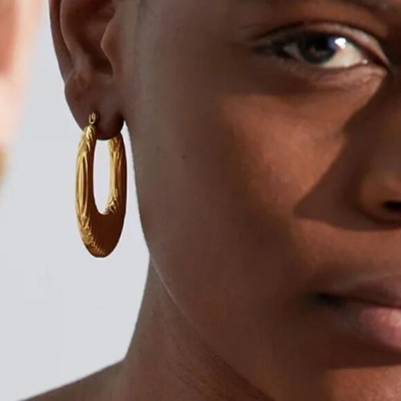 ⭐️ NEW Gold Textured Long Oval Hoop Earrings - Picture 10 of 12